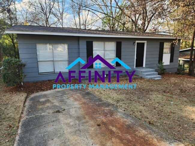 Building Photo - 3 Bedroom / 1.5 Bath