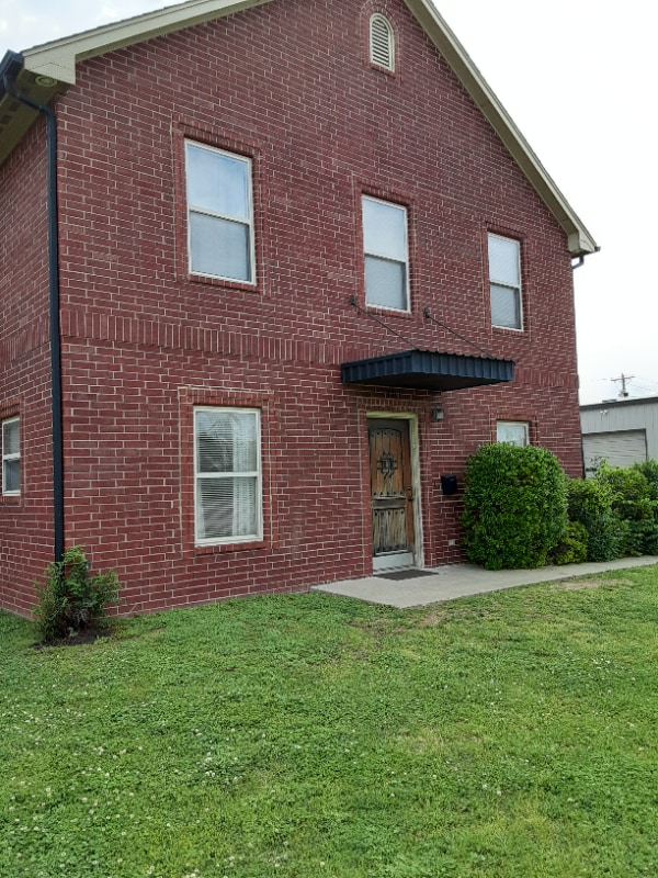 Primary Photo - 101 W Linn St