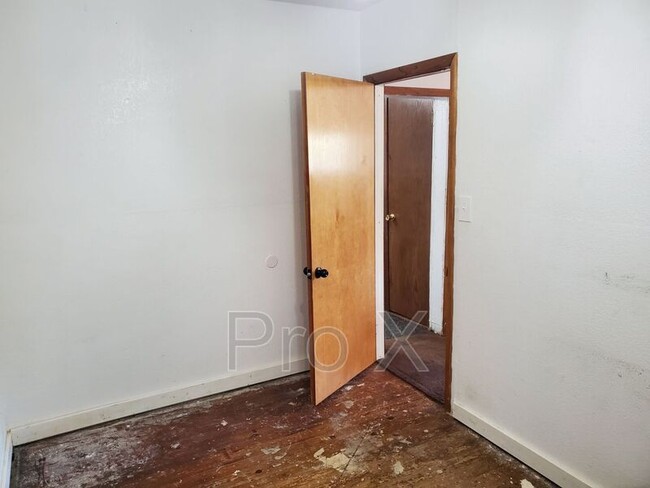 Foto del edificio - 619 N Tom St