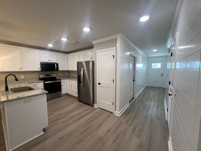 Foto del edificio - Available April!