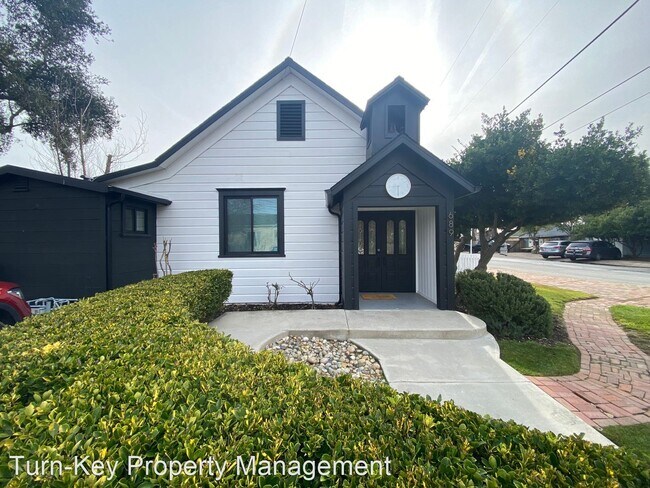 Building Photo - 3 br, 2 bath House - 689 Crocker St.