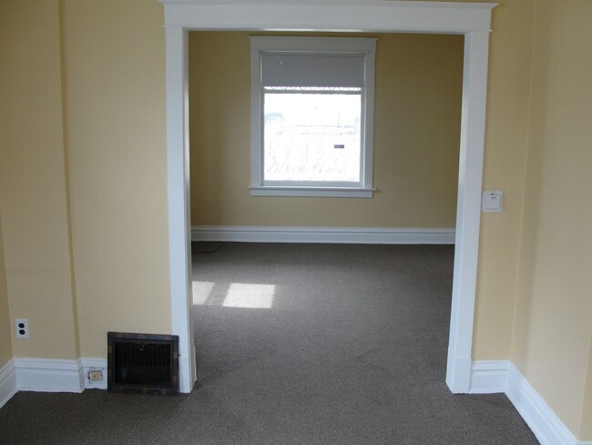 Foto del edificio - Duluth, MN - 3 bedroom - 1 bathroom - Sing...