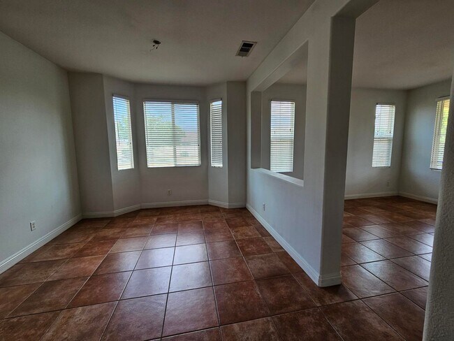 Building Photo - NICE 4 BED/2 BATH HOME IN GATED COMMUNITY