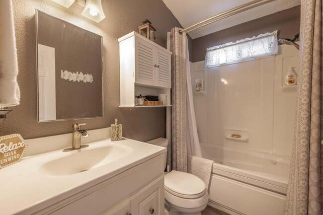 Foto del edificio - 870 Holmes Ln