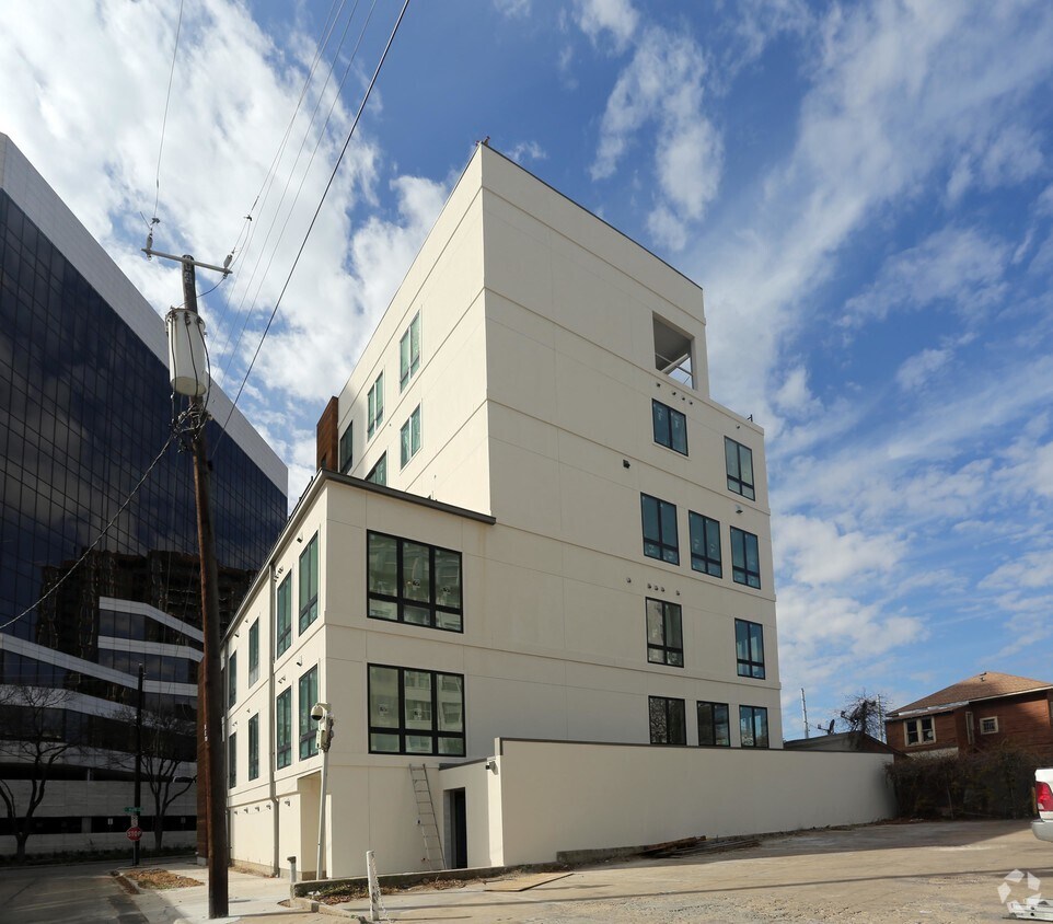 Building Photo - 2934 N Hall St