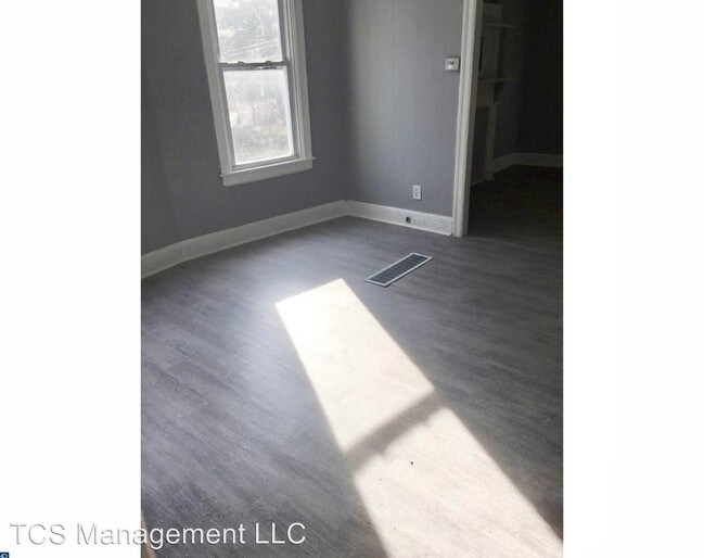 Building Photo - 3 br, 1 bath House - 913 Pine Street