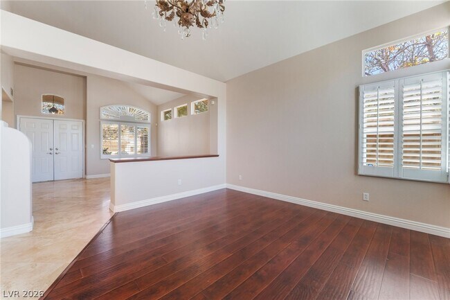Foto del edificio - 10401 Horseback Ridge Ave