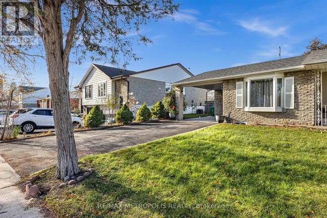 Building Photo - 501 Daralea Heights