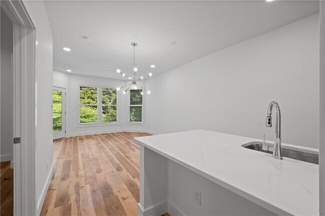 Foto del edificio - 855 Piedmont Ave NE