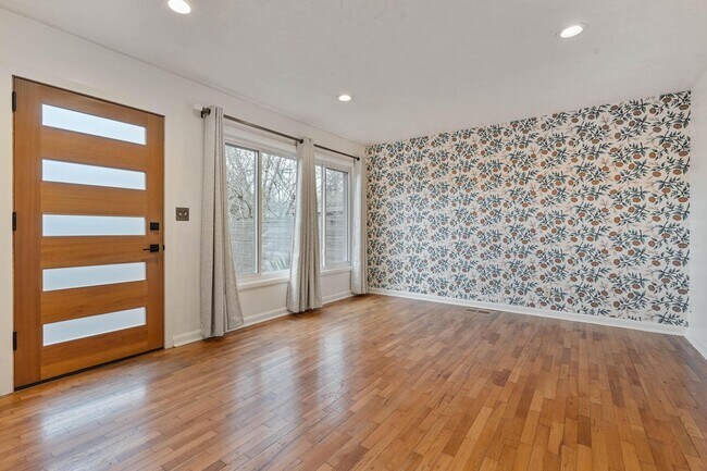 Foto del edificio - Beautiful, modern 4-bdrm/2-bath home in Concordia—Private, urban sanctuary w/ flex spaces
