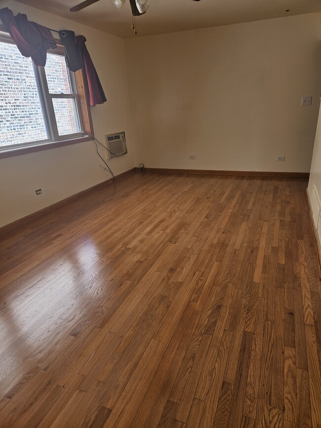 Building Photo - 8642 S Maryland Ave