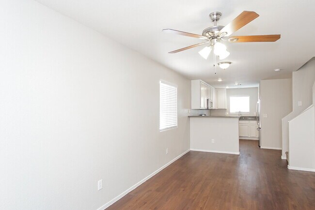 Foto del edificio - 3323 Fico Ave