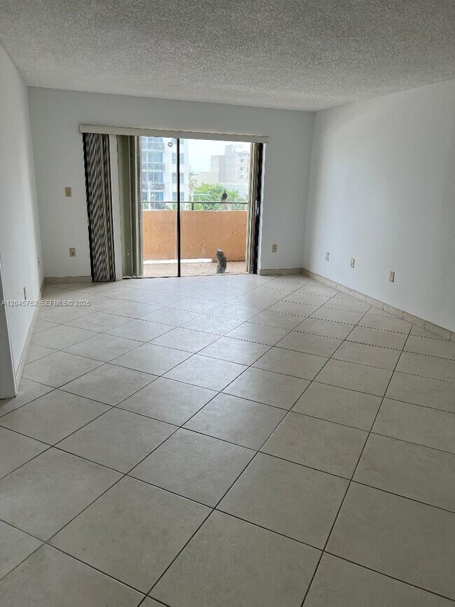 Foto del edificio - 6880 Abbott Ave