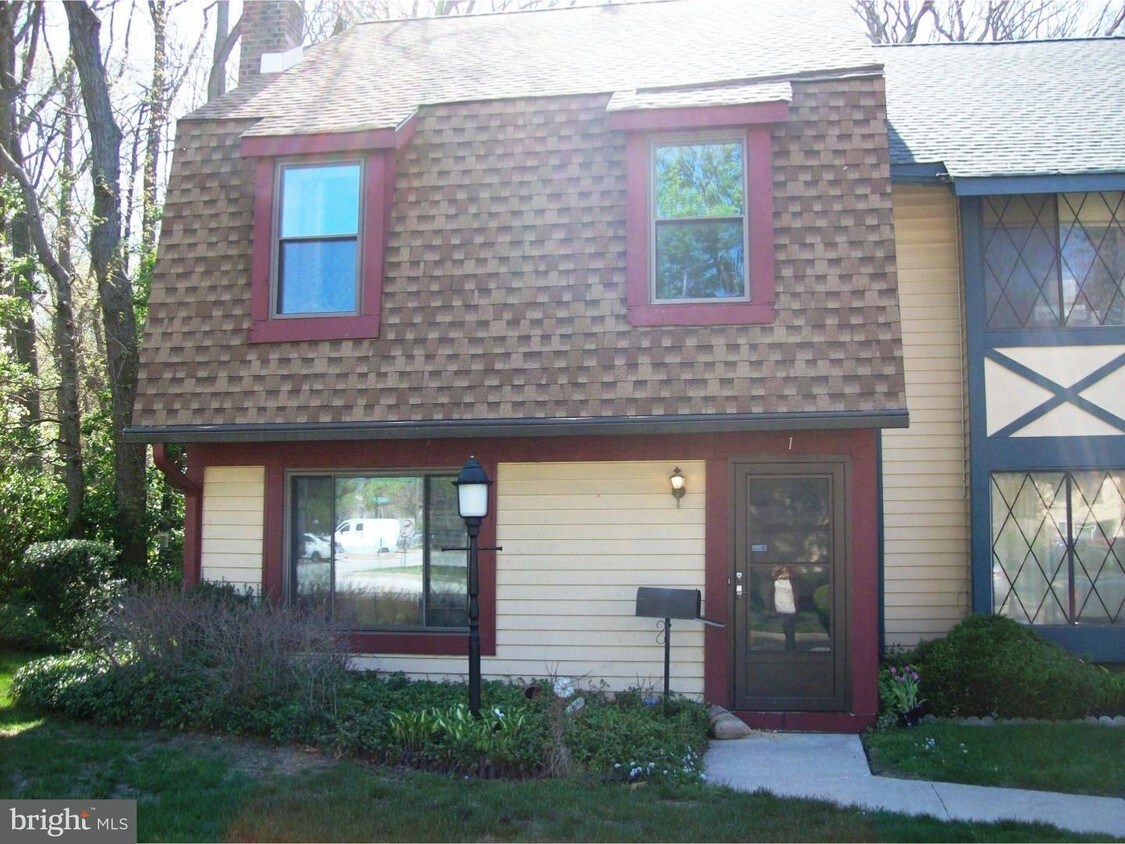 Primary Photo - 1 Coventry Ct