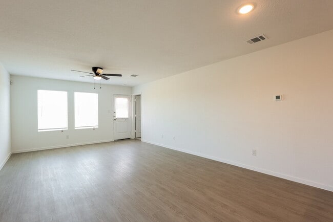 Building Photo - 501 Chevre Rd