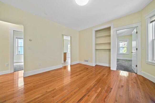 Building Photo - 23 Dunlap St