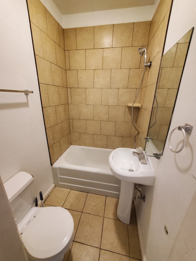 Building Photo - 1499 Mound Ave