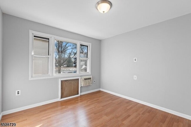Building Photo - 321 Paulison Ave
