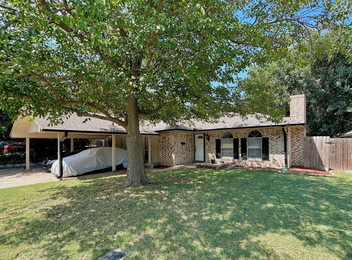 Foto principal - 5705 NW Chestnut Ln