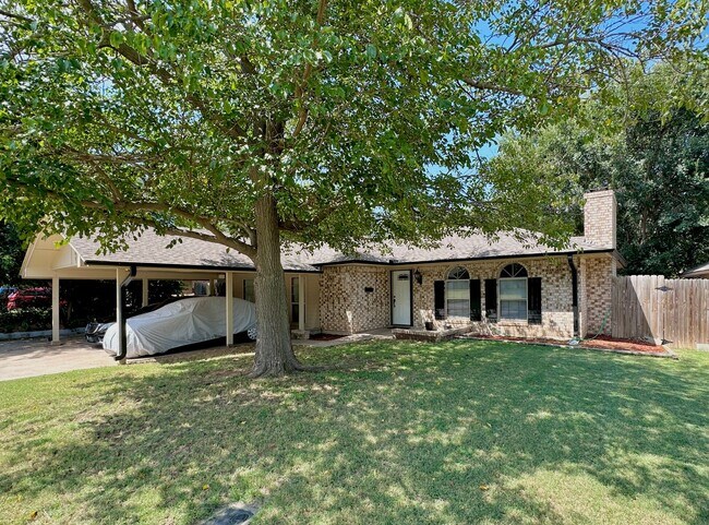 Foto del edificio - 5705 NW Chestnut Ln