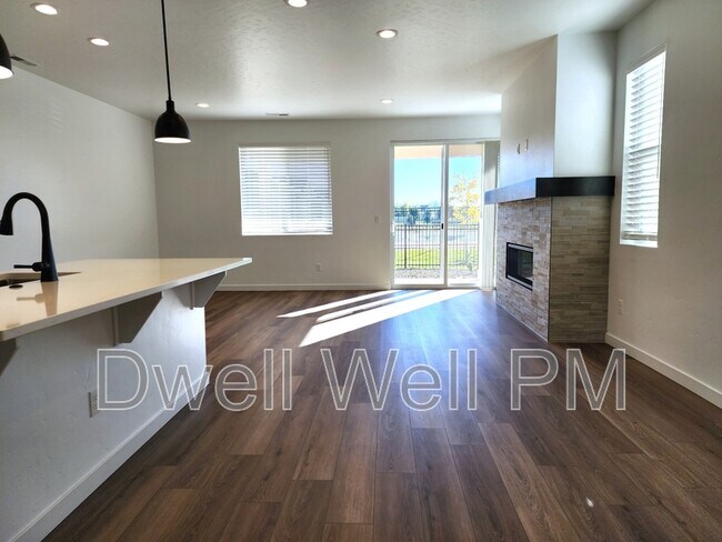 Building Photo - 350 N Lagrasse Ln