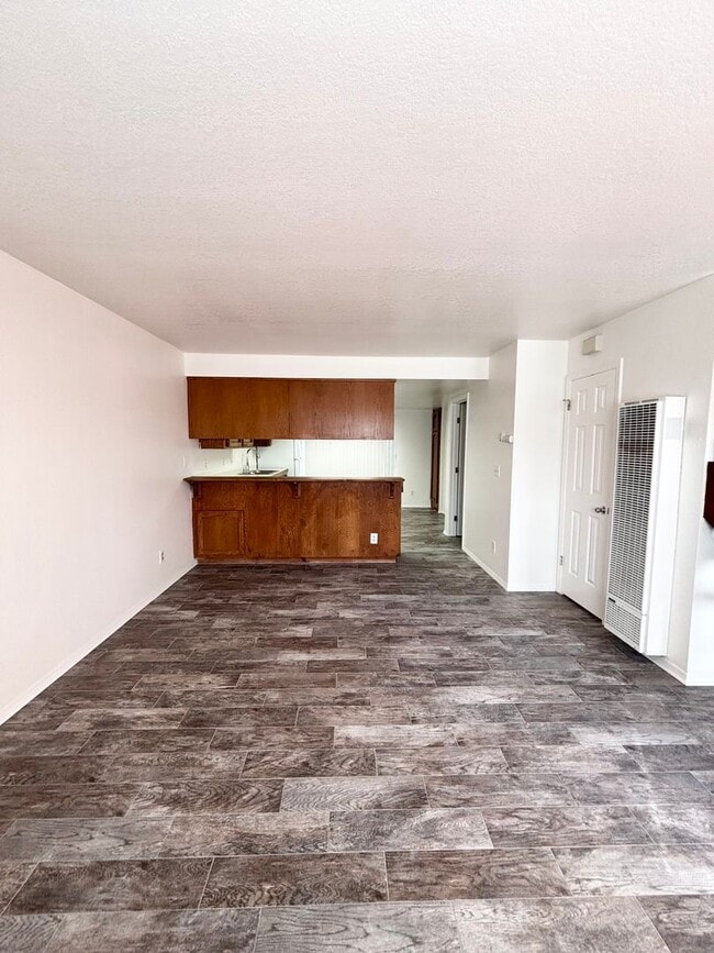 Building Photo - W807