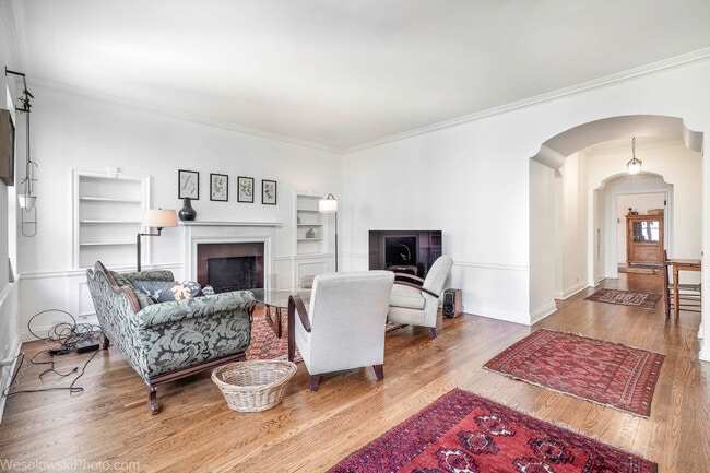 Building Photo - 5000 S Cornell Ave