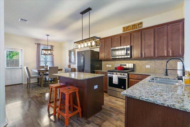 Foto del edificio - 2208 Cliffbrake Wy