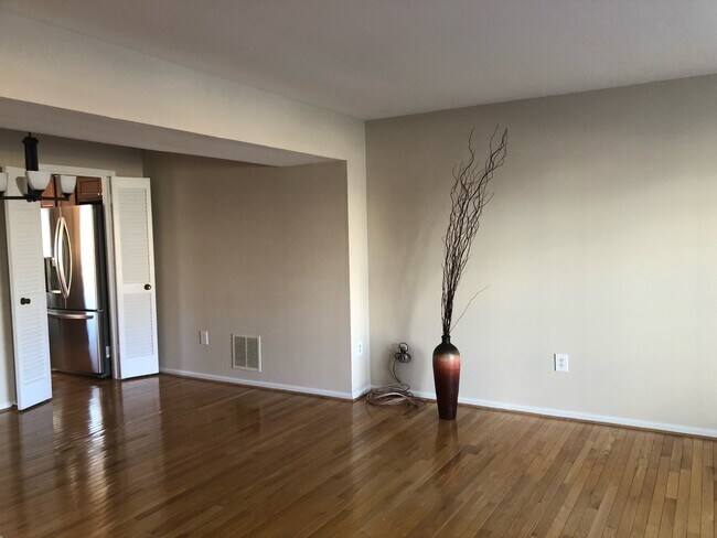Foto del edificio - 8116 Sleepy View Ln