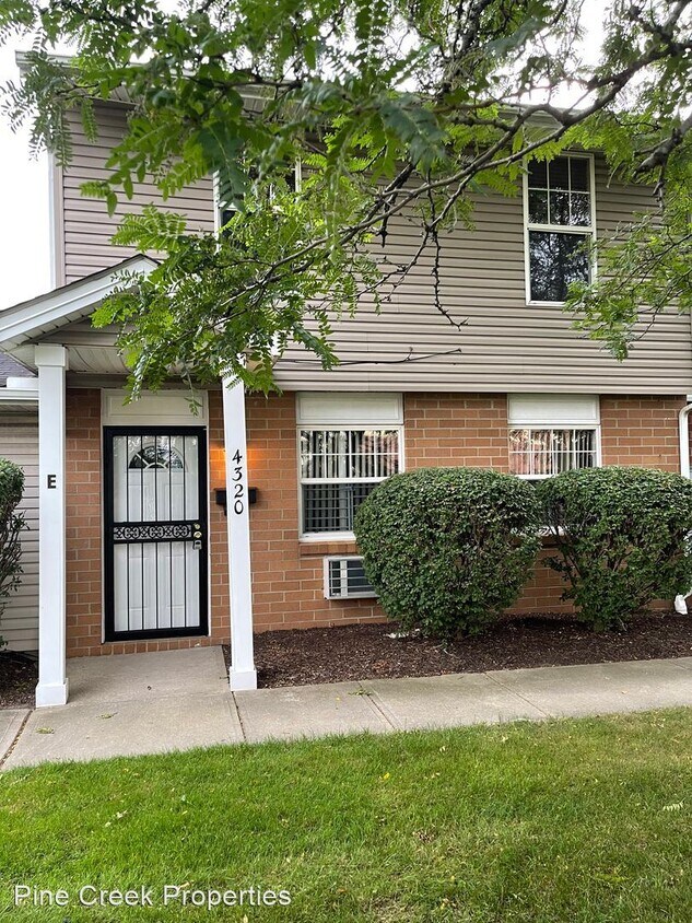 Primary Photo - 4320 E 167th St