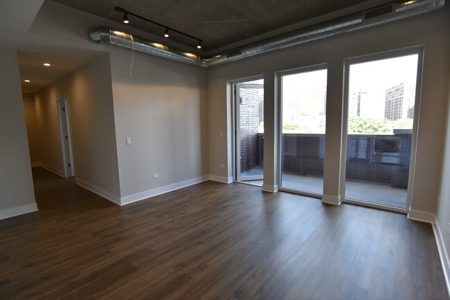 Building Photo - 3833 N Broadway