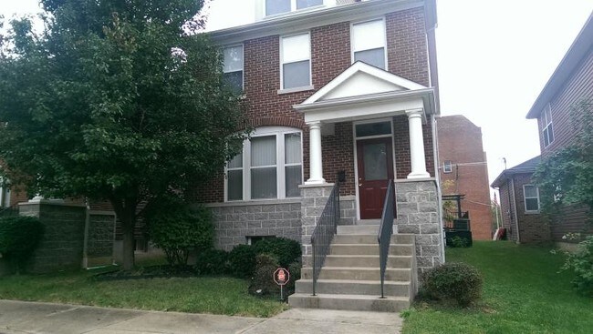 Building Photo - 2618 Armand Pl