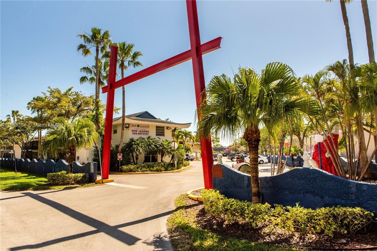 Foto principal - 8370 SW 65th Ave