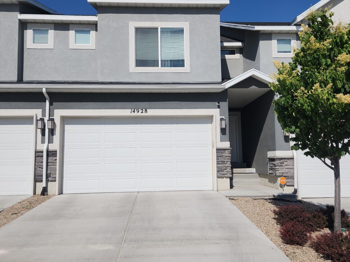 Primary Photo - 14928 Messi St
