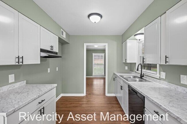 Foto del edificio - A Germantown Gem !!!!!!!! A Must See, Very Spacious and Newly Renovated!!!!