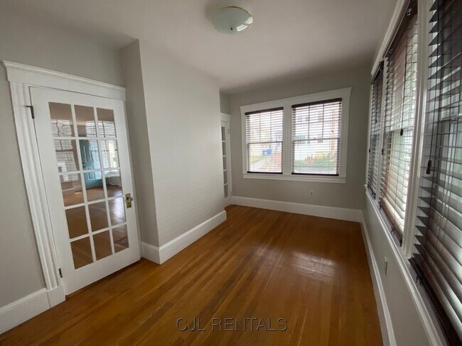 Foto del edificio - 11 Harding Ave