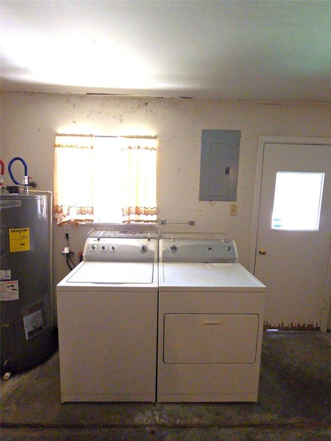 Building Photo - 1206 Crescent Blvd