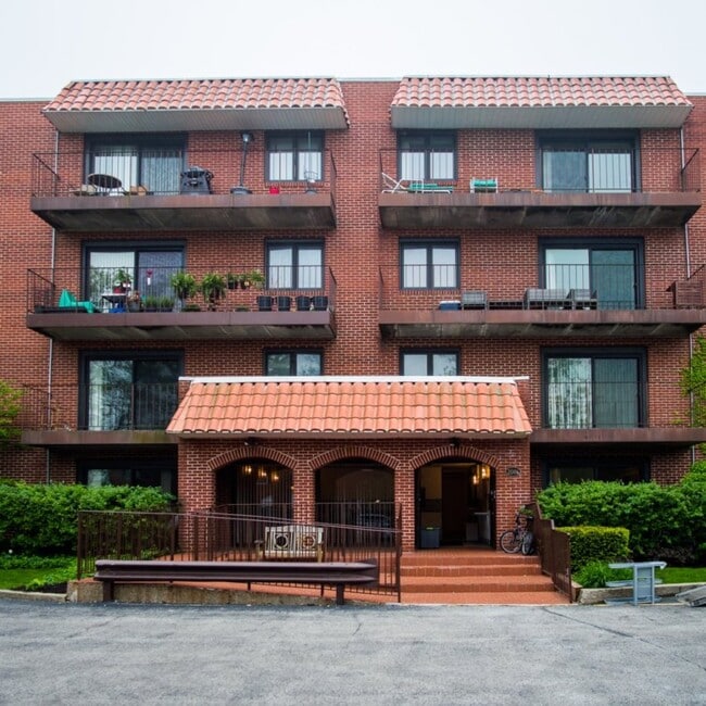 Building Photo - 2086 Saint Johns Ave