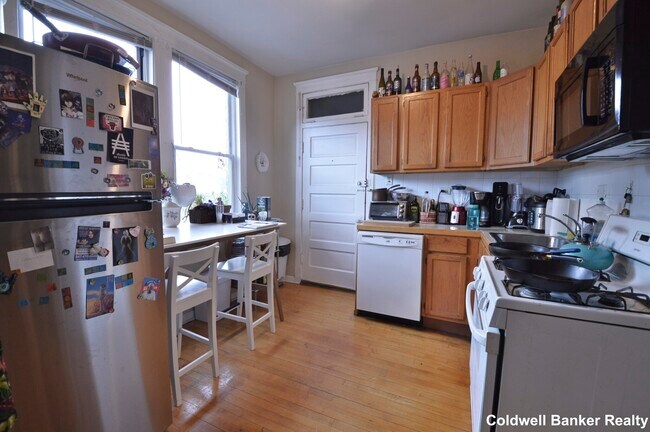 Building Photo - 2622 N Avers Ave