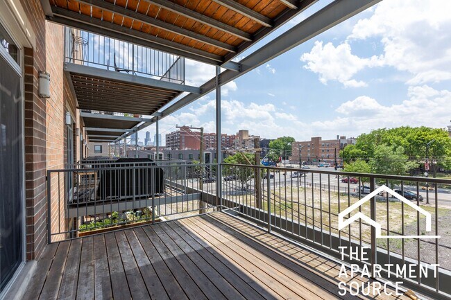 Foto del edificio - 1533 W Warren Blvd