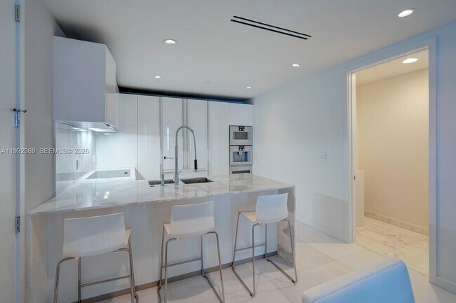 Foto del edificio - 10203 Collins Ave