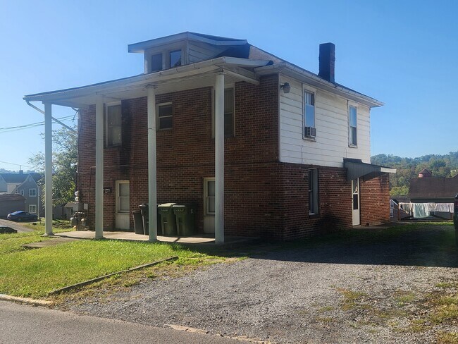 Building Photo - 701 Grant Ave
