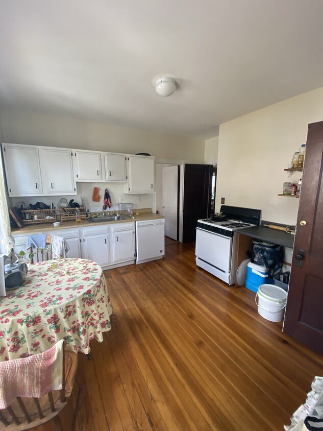 Primary Photo - 35 Belknap St