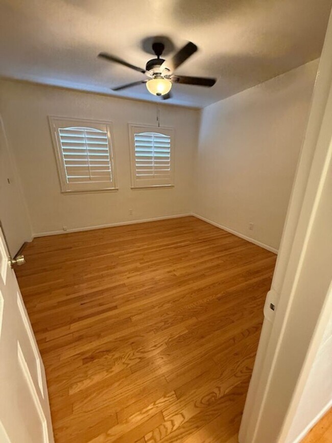Building Photo - ~ AVAILABLE NOW ~ 3 BEDROOM HOME FOR RENT IN LAKEWOOD VILLAGE!