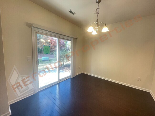 Foto del edificio - Great Location!! Beautiful 3 Bedroom 2 Car...