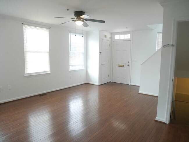 Foto del edificio - Spacious 3 Bedroom End Unit- Baltimore, MD