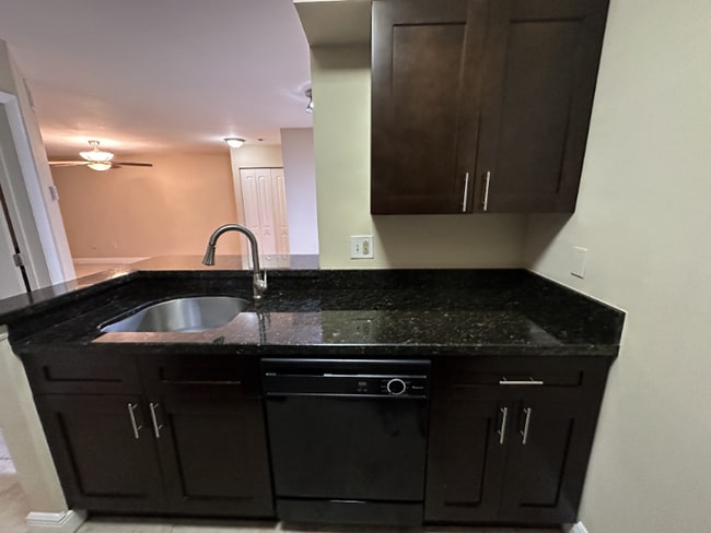 Photo - 2811 N Oakland Forest Dr Apartment