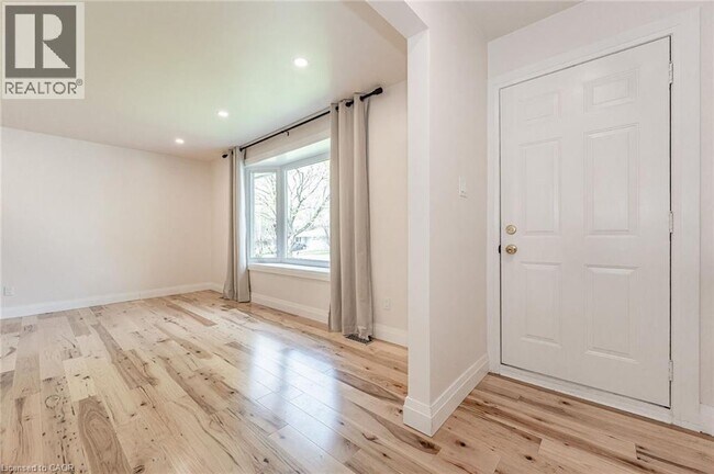 Building Photo - 47 Brookside Crescent