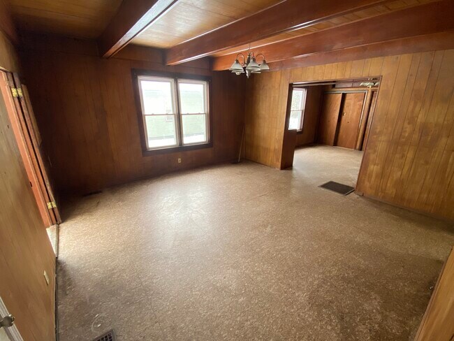 Building Photo - 610 N Allyn St