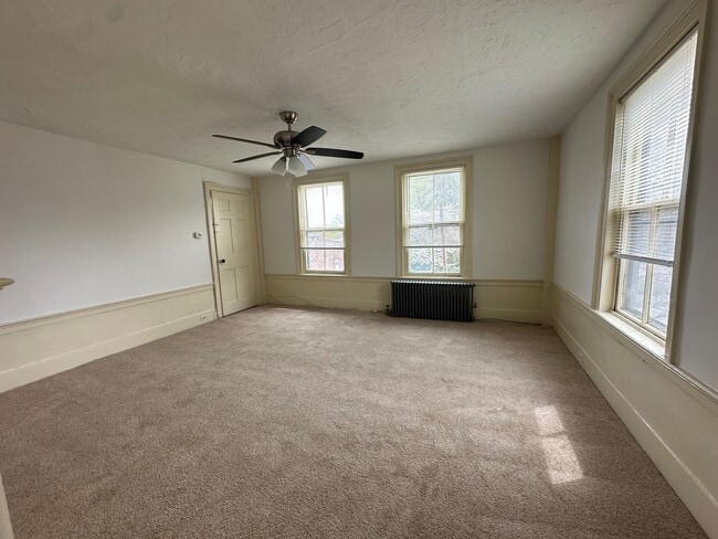 Carpeted living room view - 29B Broad St